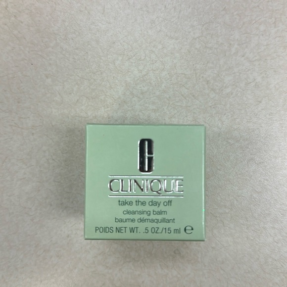 Take The Day Off™ Cleansing Balm - Picture 4 of 4